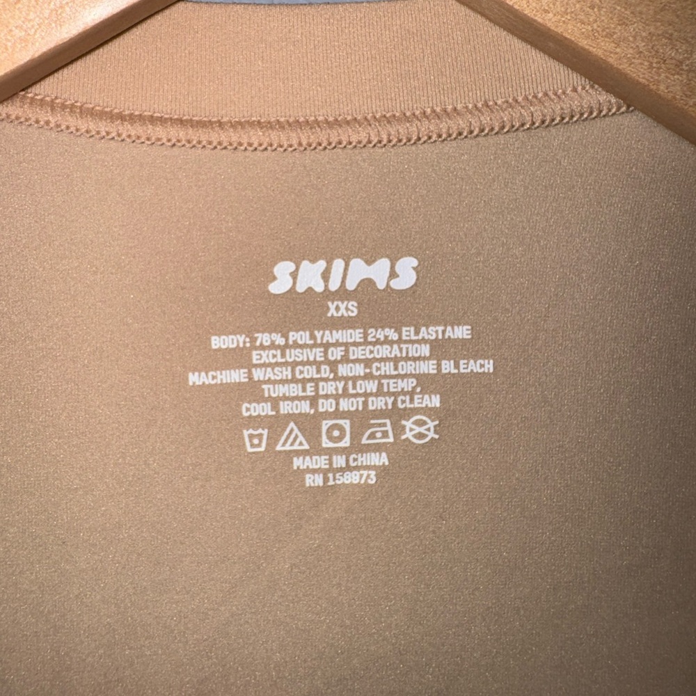 Skims - Picture 3 of 4
